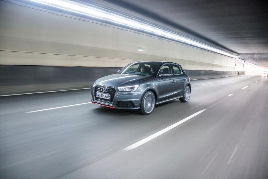  Audi A1 Sportback TFSI S-Line 2015 года  (AU) (фото 16 из 26)